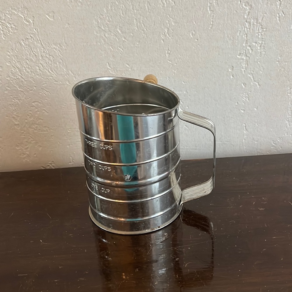 3 cups flour sifter